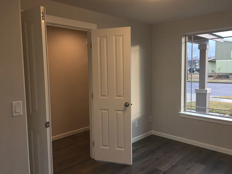 2935 NW Cedar Ave — Photo 3