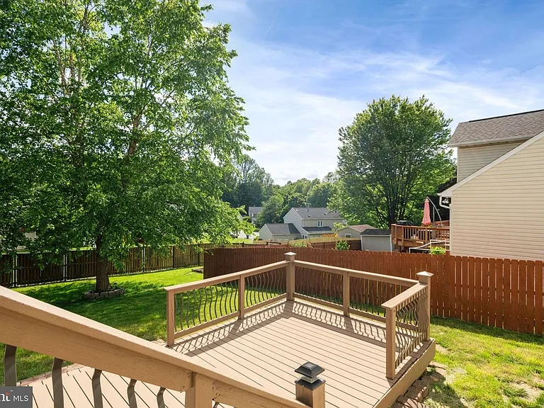 10 Sassafras Ln — Photo 3