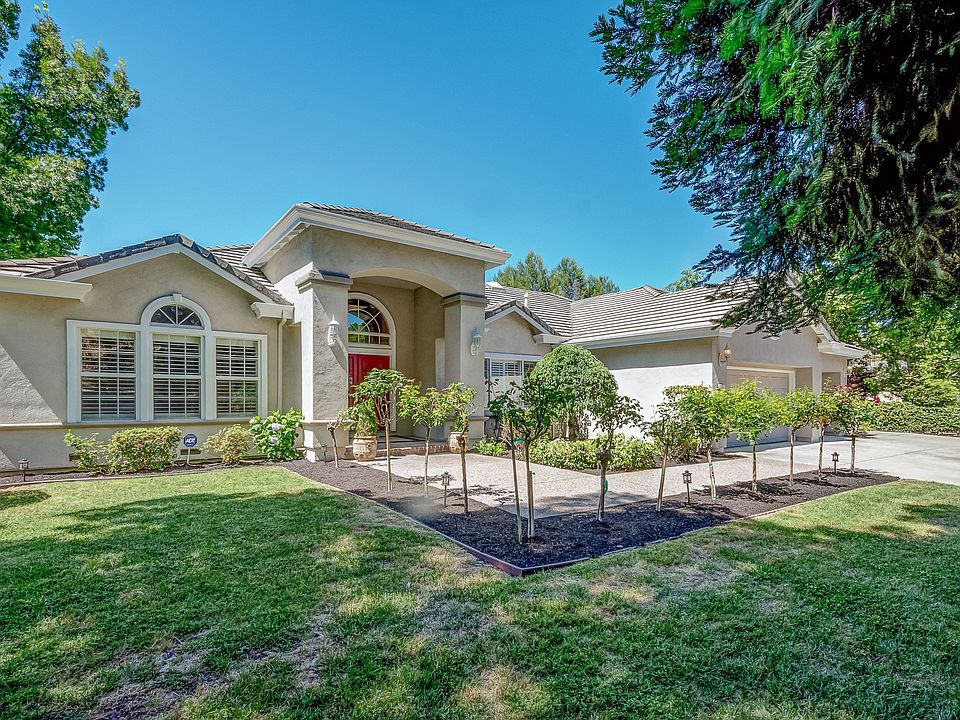 1st image of 15 Trish Ct