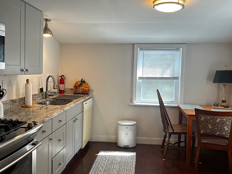 Spacious eat-in Granite kitchen, s/s 3rack Gas stove, s/s FRIG & DW, hardwood floors & dimmable lights