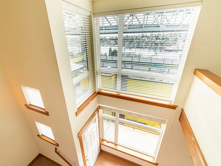 Union Bay Lofts — Photo 18
