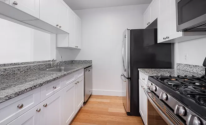 Rented by Manhattan Realty Group | media 4