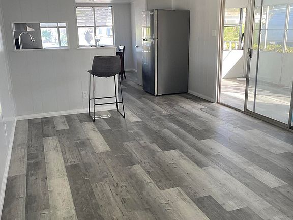 2nd image of 221 Calle De La Rosa