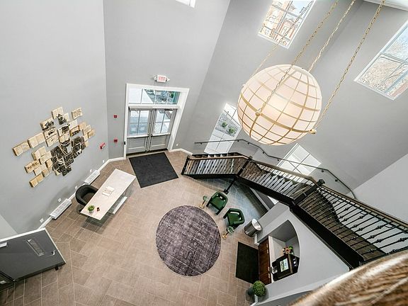2nd Floor to Lobby Entrance