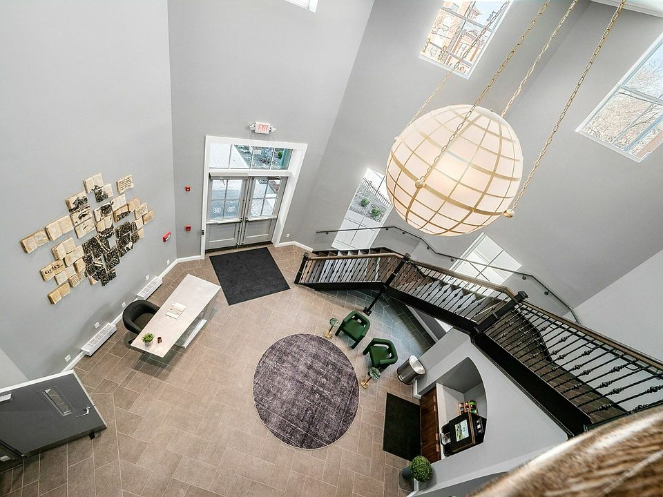 2nd Floor to Lobby Entrance