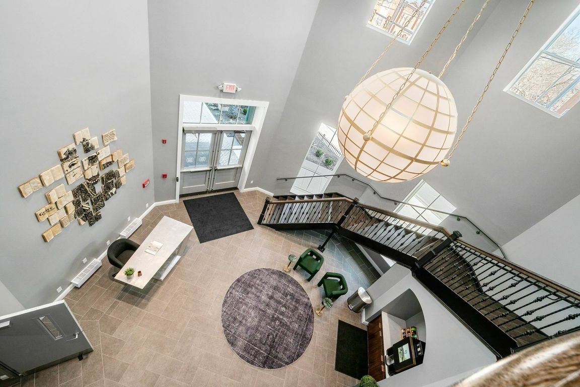 2nd Floor to Lobby Entrance