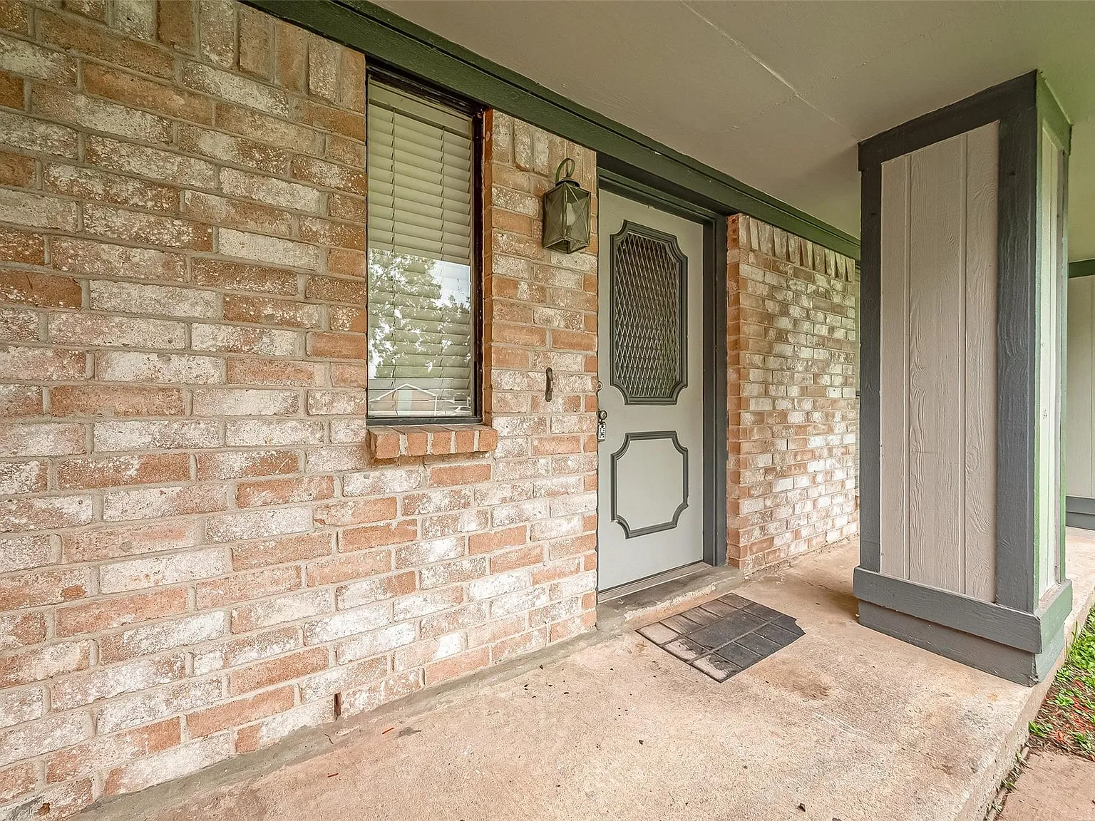 5 bed, 2.5 bath, 2267 sqft, $2,195 — Photo 2