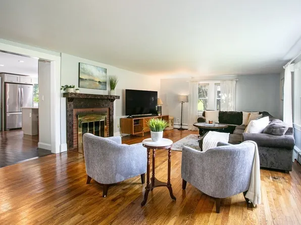 554 Pleasant St, Bridgewater, MA 02324