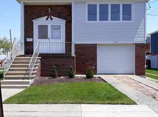 464 Beach 125th St, Far Rockaway, NY 11694