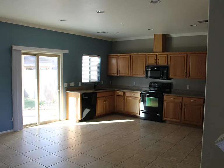 8851 W Dahlia Dr — Photo 3