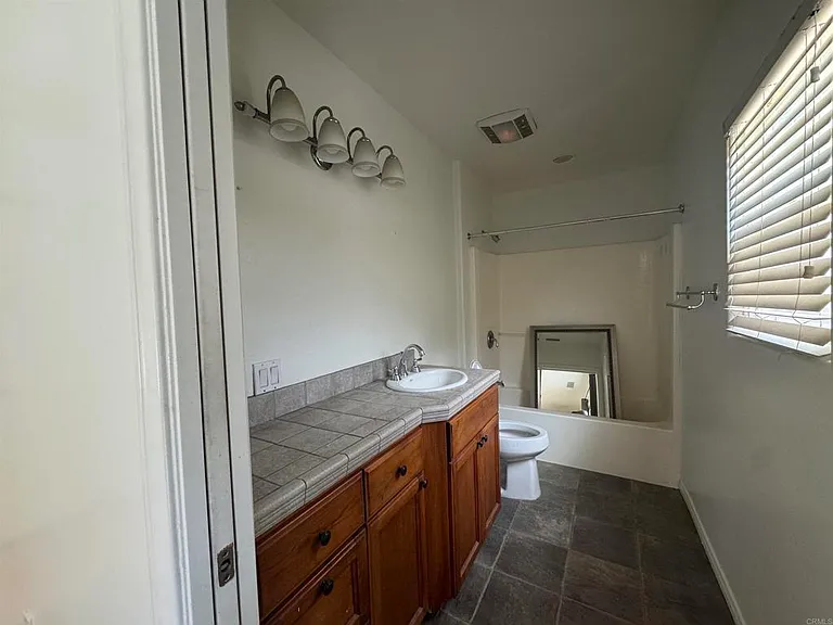 9112 Pinzolo Point — Photo 15