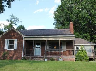 3106 Fernwood Ln, New Castle, PA 16105