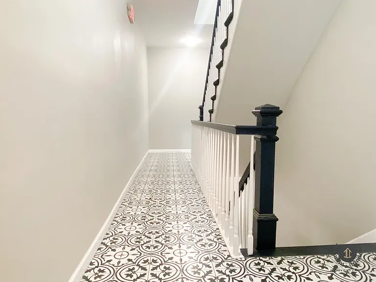93 Roosevelt Ave #3L — Photo 16