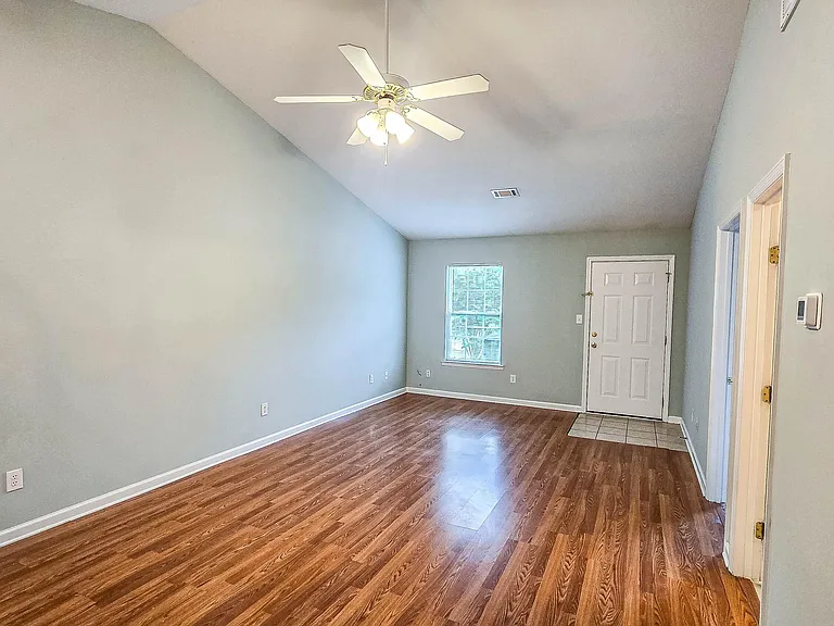 726 Creekside Dr — Photo 6