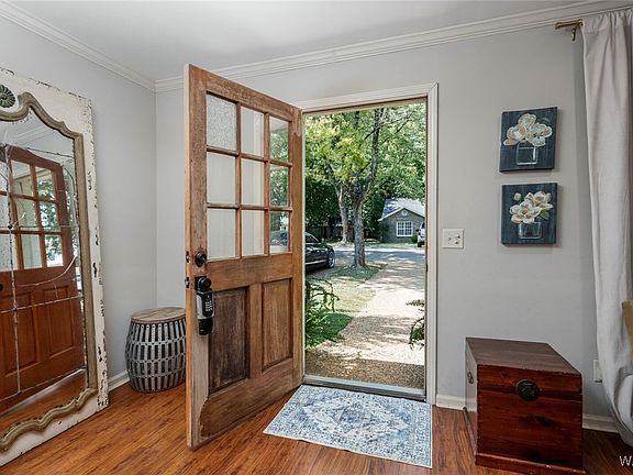 5th image of 1077 Fairfax Dr