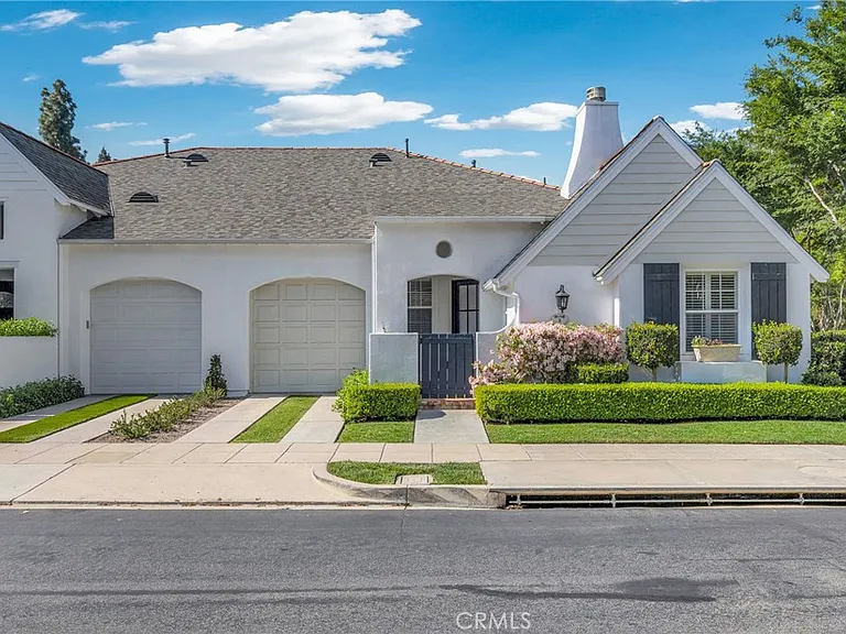 2 Gardengate Ln — Photo 2