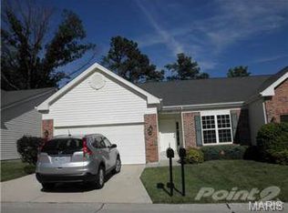 708 Villas Estates Dr, Fenton, MO 63026