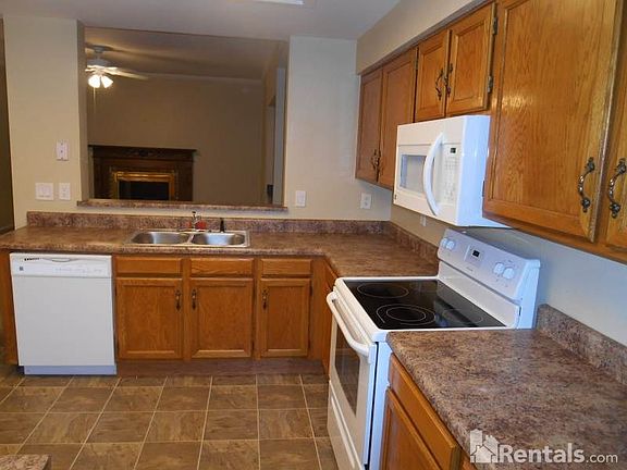 4th image of 5341 E Fairbrook St