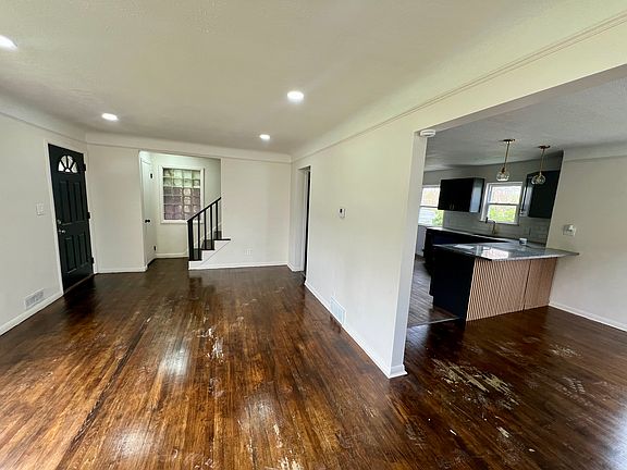 4th image of 7272 Ridge Rd
