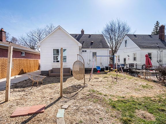 4th image of 25964 Eton Ave