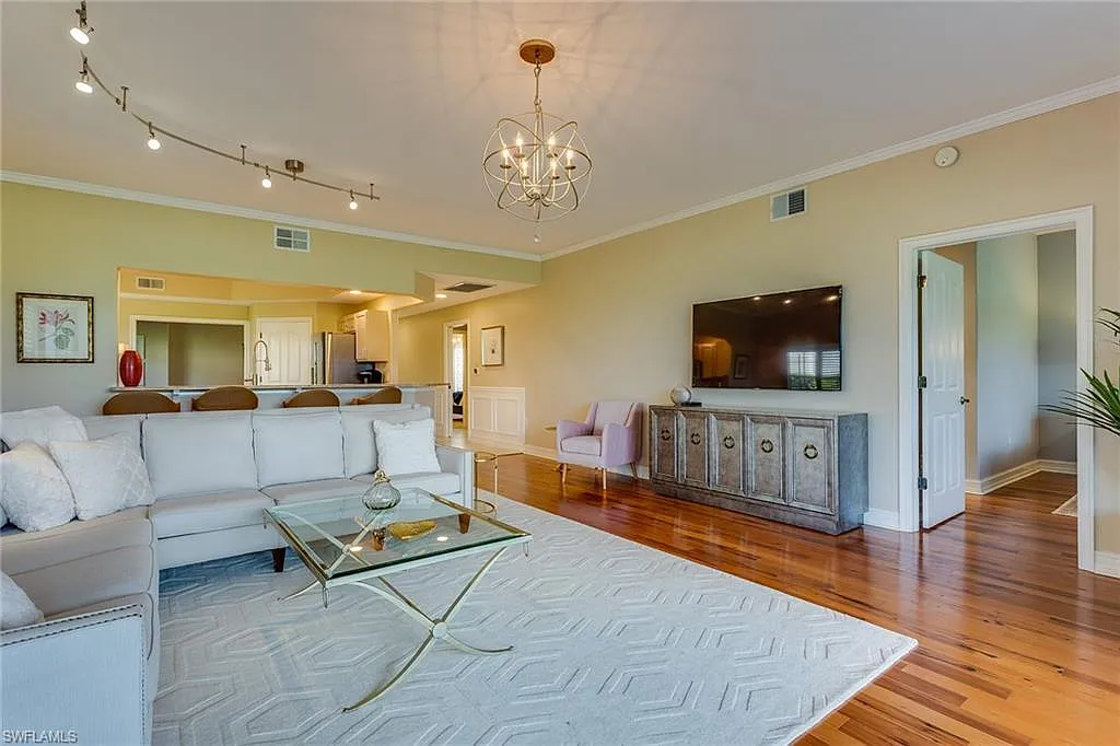 2 bed, 2.0 bath, 1880 sqft, $9,000 — Photo 4