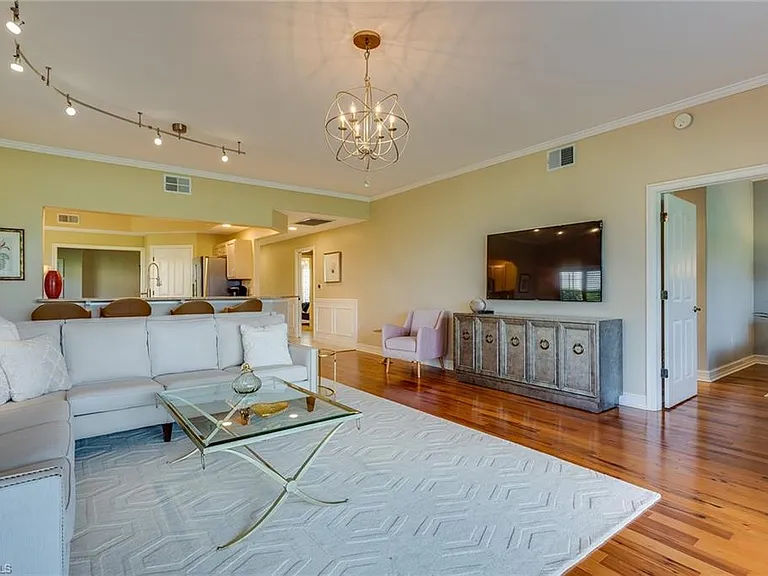 8177 Saratoga Dr #1002 — Photo 4