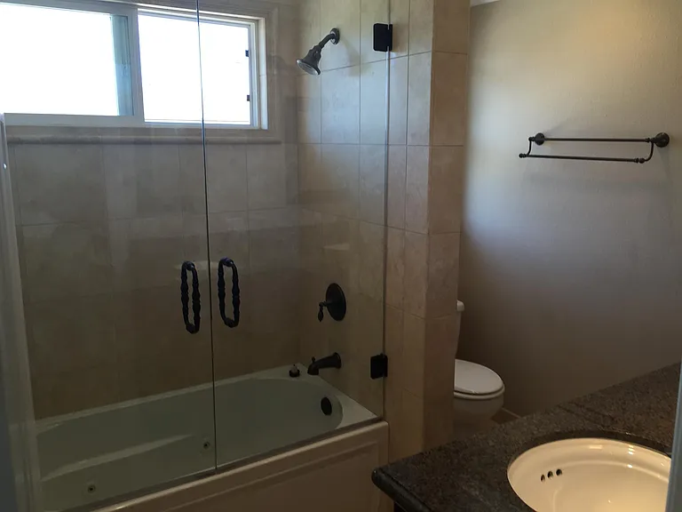 Upstairs guest bath