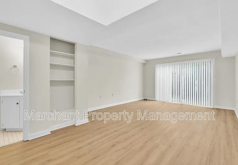 2530 E North St #11-B — Photo 15
