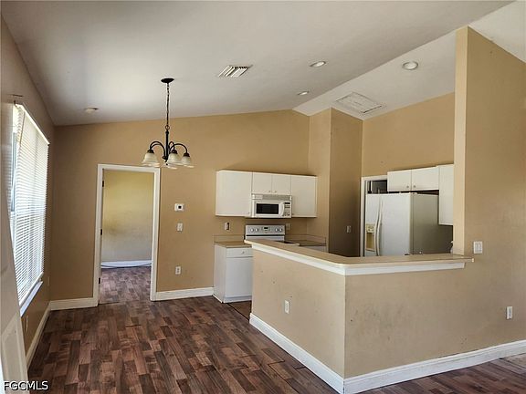 5th image of 1055 Peach St
