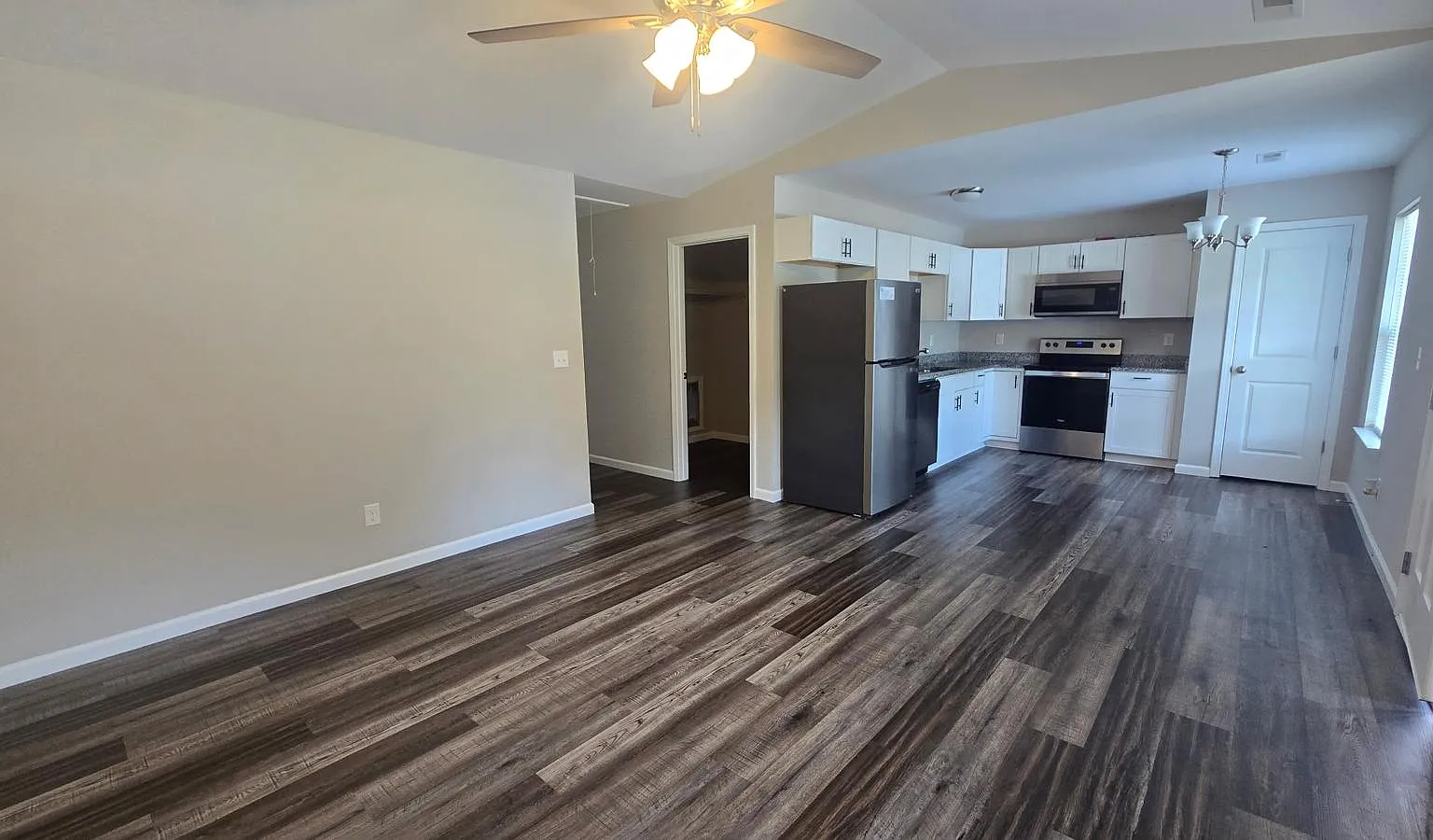 3 bed, 1100 sqft, $1,500 — Photo 3
