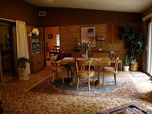 Dining/sunroom combo