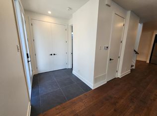 864 Woodroffe Ave #A, Ottawa, ON K2A3G3