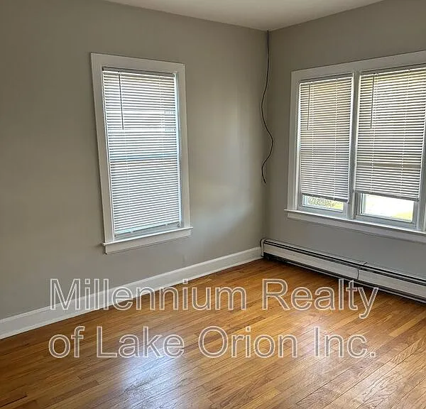 3185 Buckingham Ave — Photo 4