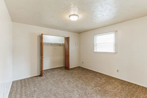 Bellevue Gardens Apartments — Photo 22