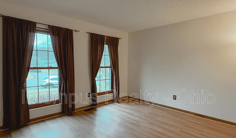 370 Glenside Ln — Photo 3
