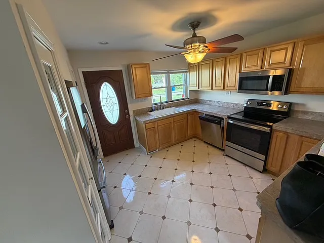 12 Sunnyside Dr — Photo 7