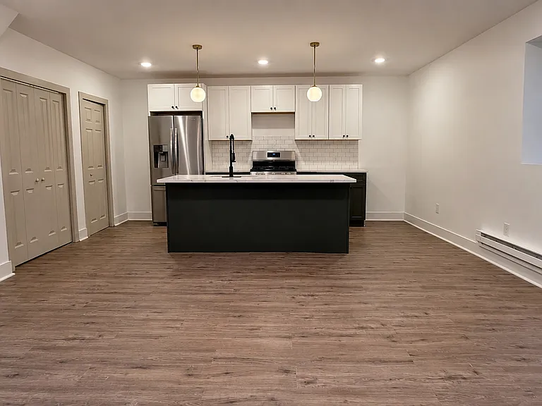 W Cliveden St — Photo 1