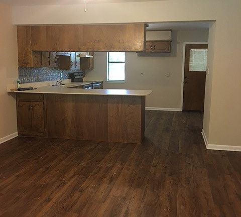 Living Area Into Kitchen