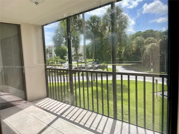 9735 NW 52nd St APT 218, Doral, FL 33178