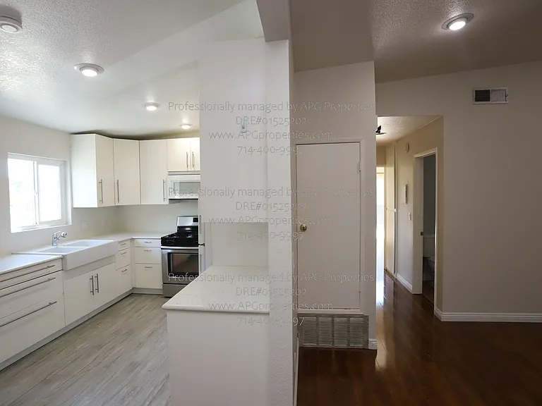 636 E Birch St #E — Photo 29