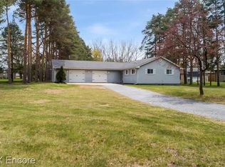 695 Sebek Blvd, Oxford, MI 48371
