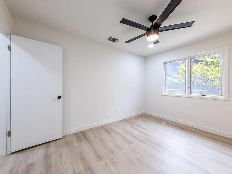 7601 W Gate Blvd — Photo 17
