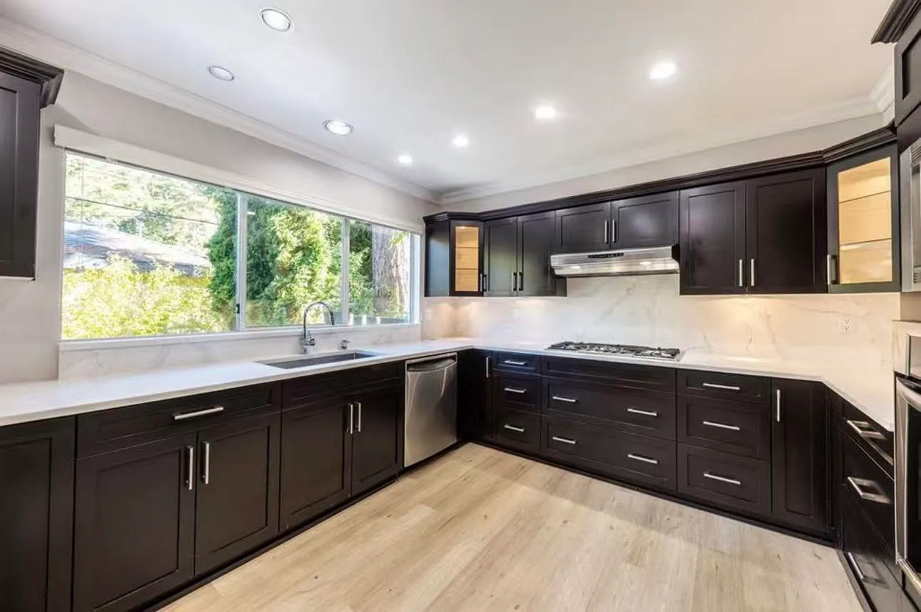 7 bed, 4084 sqft, $8,000 — Photo 2