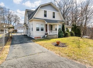 26 Fichter St, Bloomingdale, NJ 07403