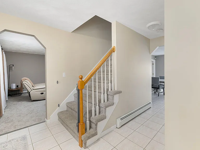 42 Rollingwood Dr — Photo 6