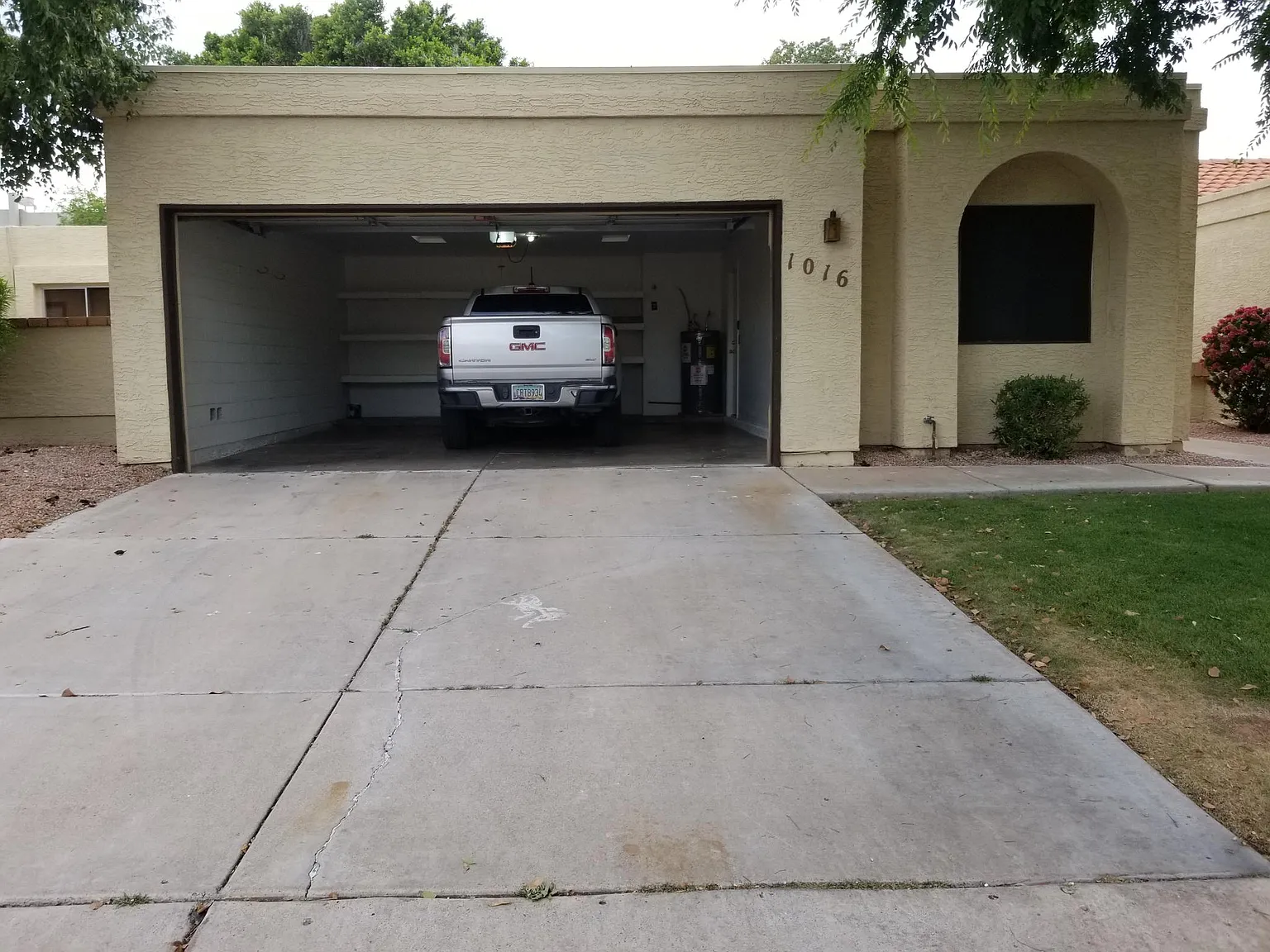3 bed, 1400 sqft, $2,400 — Photo 2