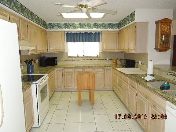 5th image of 38 Shenandoah River Dr