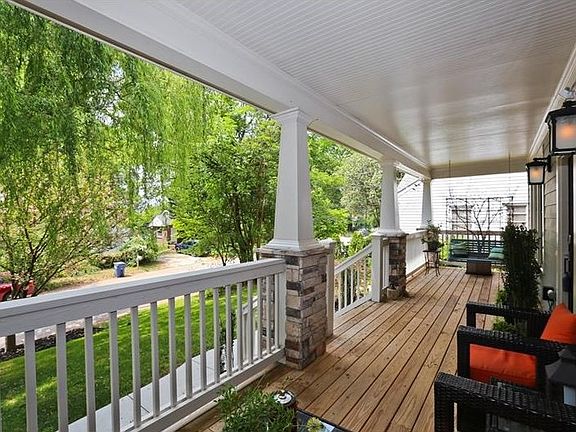 Soothing front porch