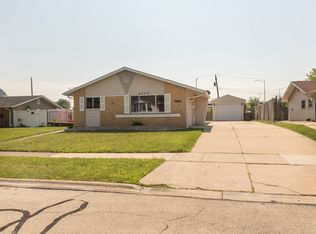 4439 Lisa Ln, Oak Forest, IL 60452