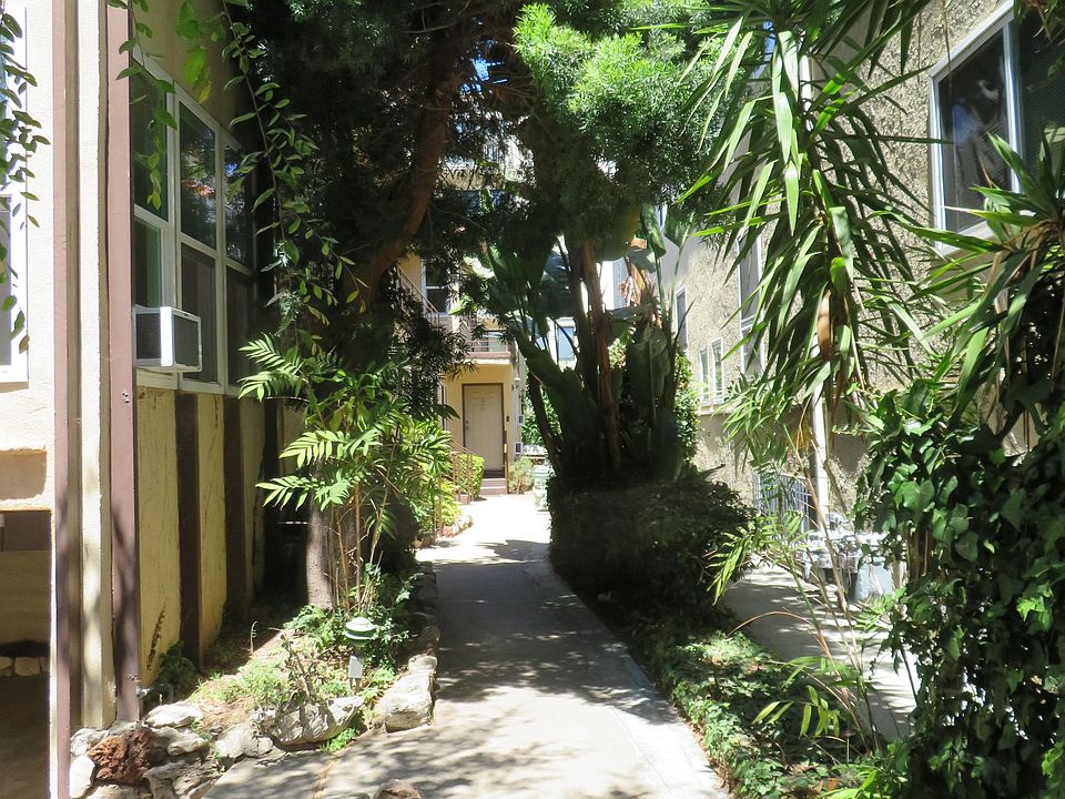 Entry to building